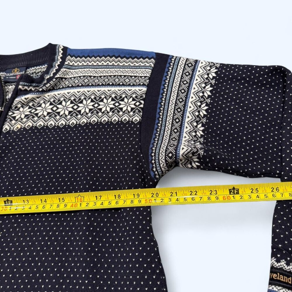 Skjaeveland Navy blue and white Norwegian knit sweater - Picture 6 of 7